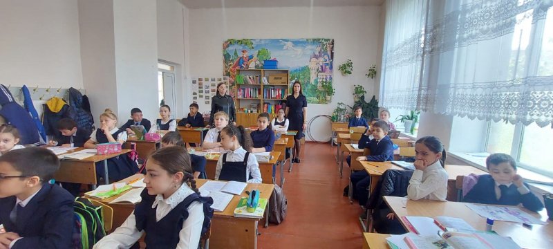 В Михайловской средней школе полицейские Пригородного района Северной Осетии провели беседу о безопасности и здоровом образе жизни