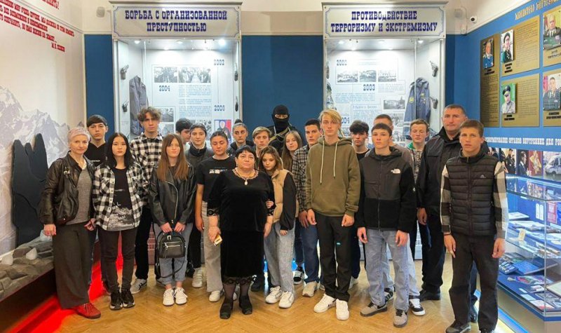 В Северной Осетии полицейские организовали учащимся Михайловского спецучилища экскурсию в Музей органов внутренних дел